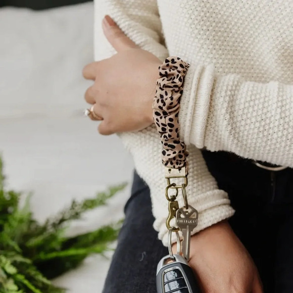 Jungle Cat Keychain (NWT) - Picture 3 of 3